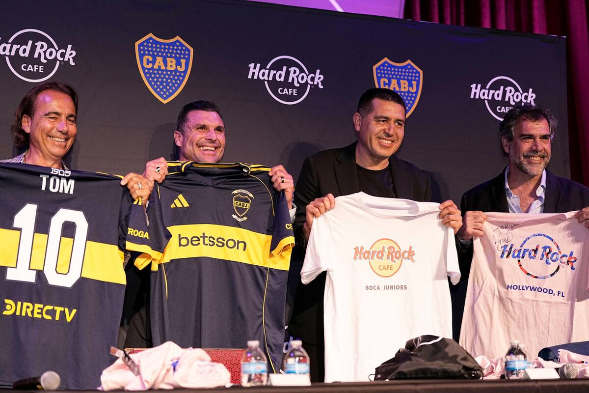 Juan Román Riquelme junto a los directivos de Hard Rock. Foto: Boca Juniors