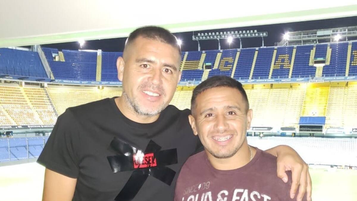 Juan Román Riquelme junto a su hermano Cristian. Foto: Instagram @criquelme83.