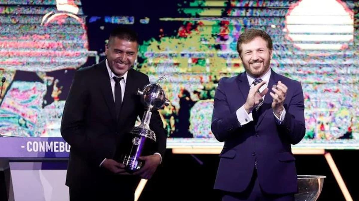 Juan Román Riquelme y Eduardo Domínguez. Foto: EFE.