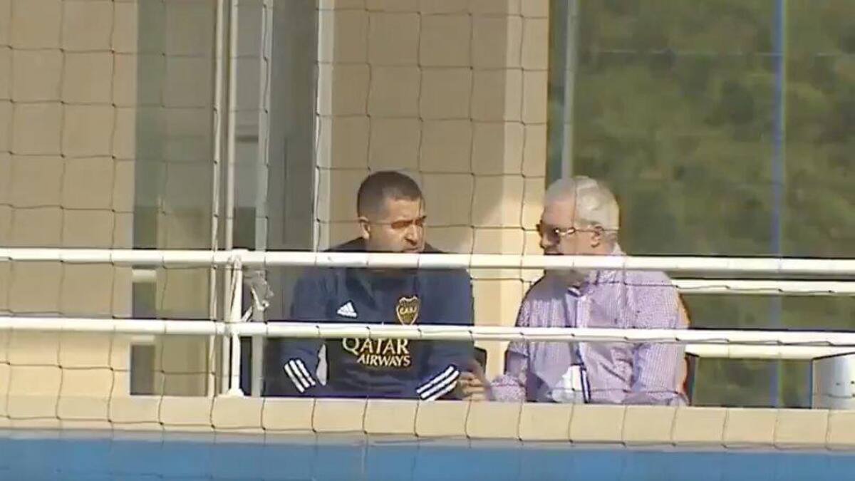 Juan Roman Riquelme y Jorge Amor Ameal viendo a la Reserva de Boca