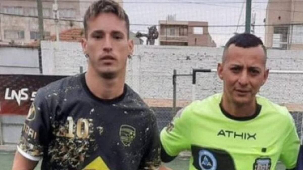 Jugador agredió a patadas a un árbitro. Foto: NA.