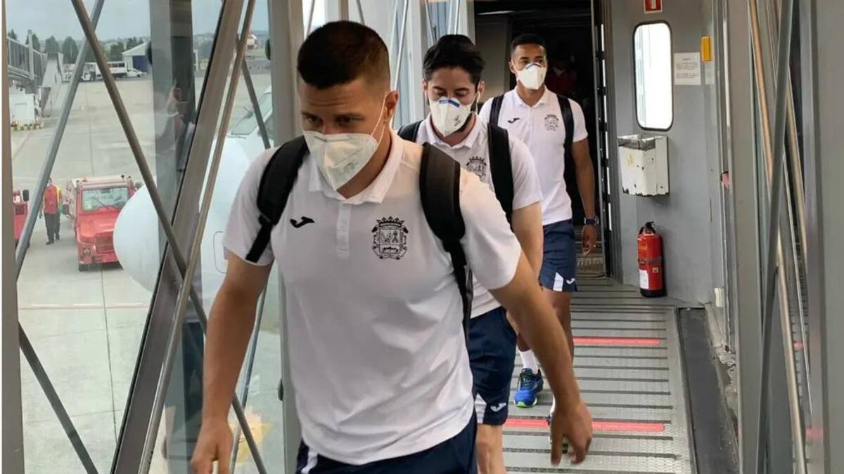 Jugadores de Fuenlabrada arribaron este lunes a La Coruña