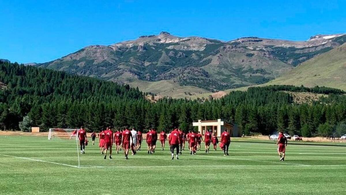 Jugadores de River en San Martín de los Andes, entrenamiento