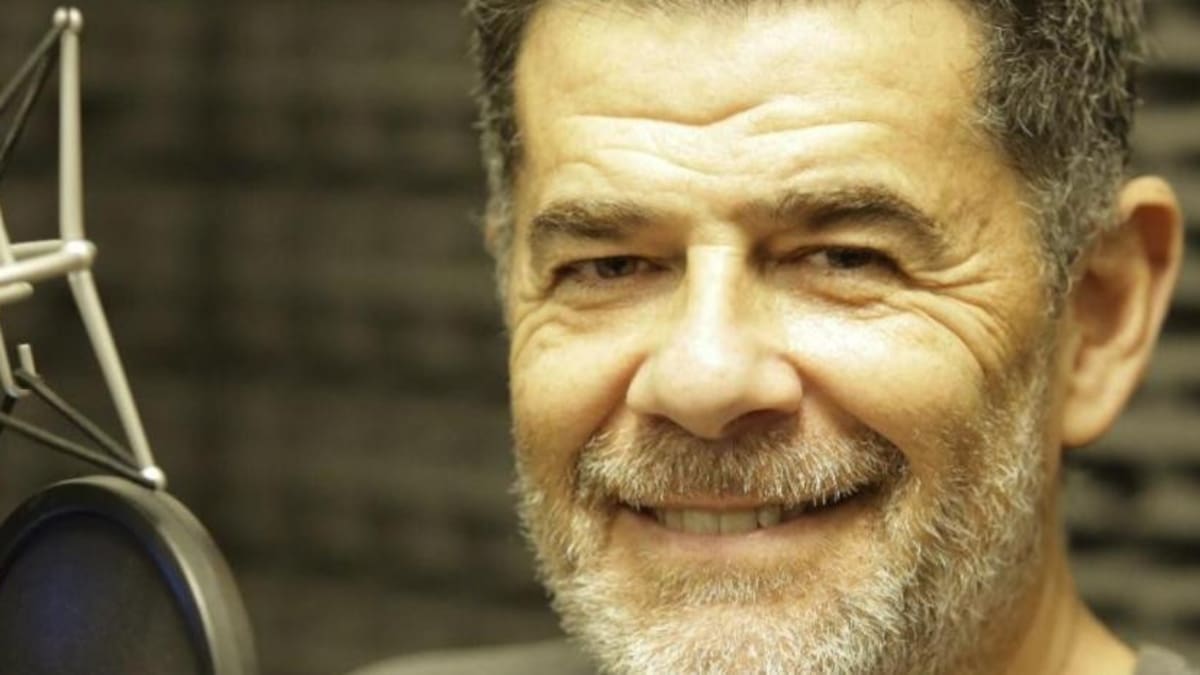 Julián Weich, conductor, NA