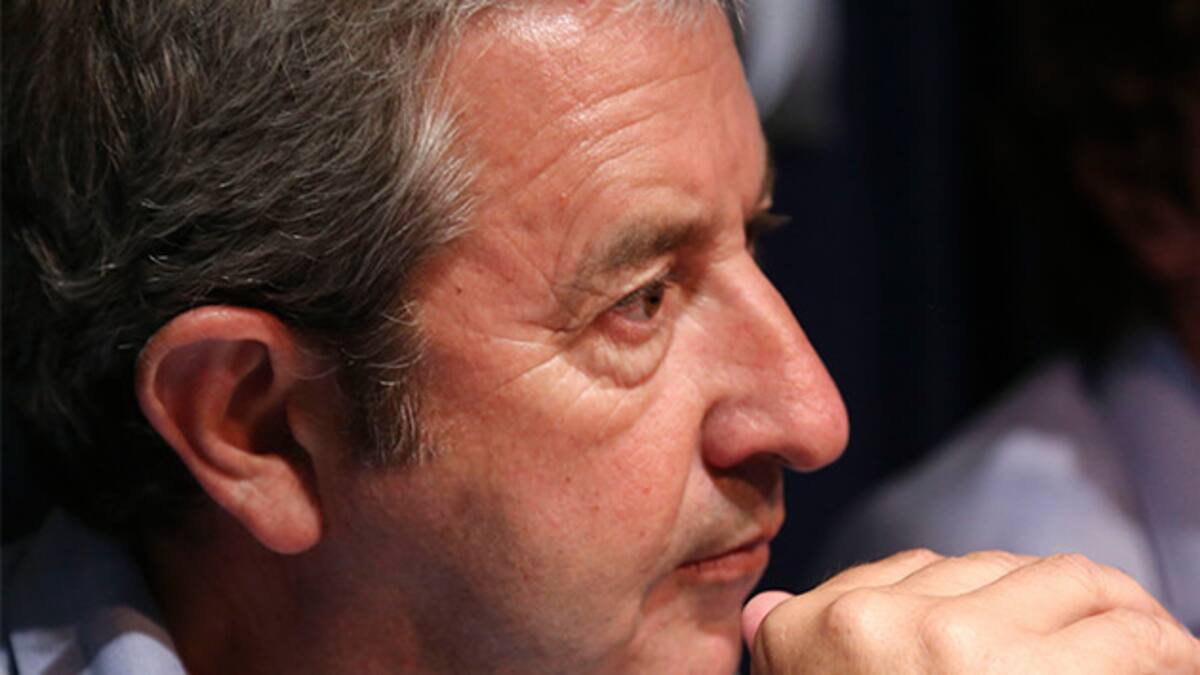 Grieta. Cobos pide a Negri que se trate Etiquetado Frontal.