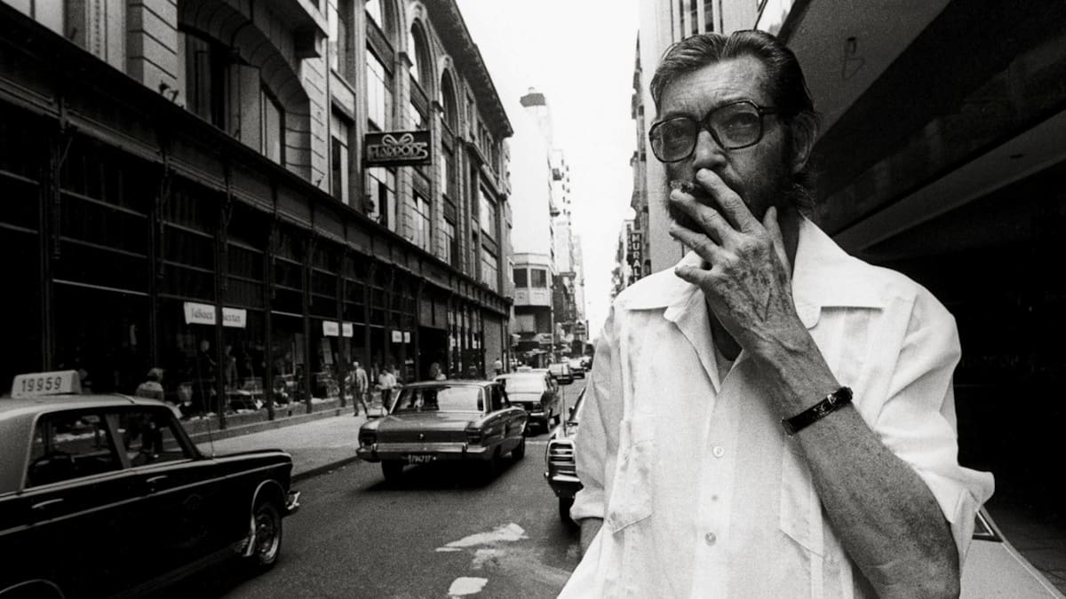 Julio Cortázar y el mítico café de Buenos Aires