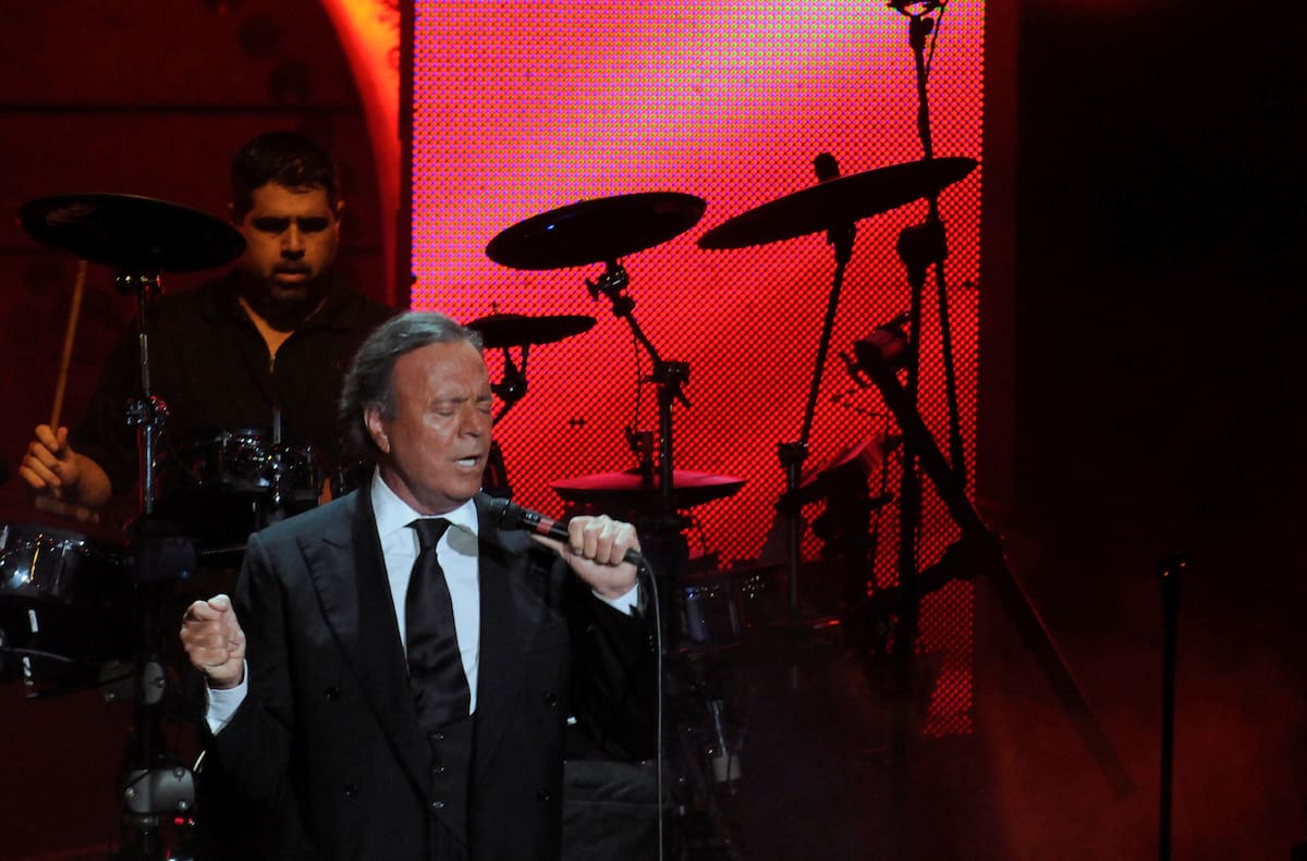 Julio Iglesias.