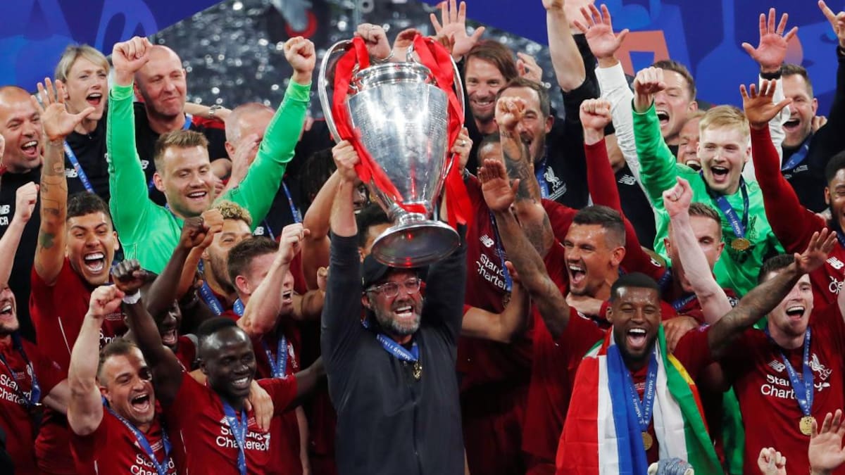 Jürgen Klopp, técnico del Liverpool, con la Champions League (Reuters)