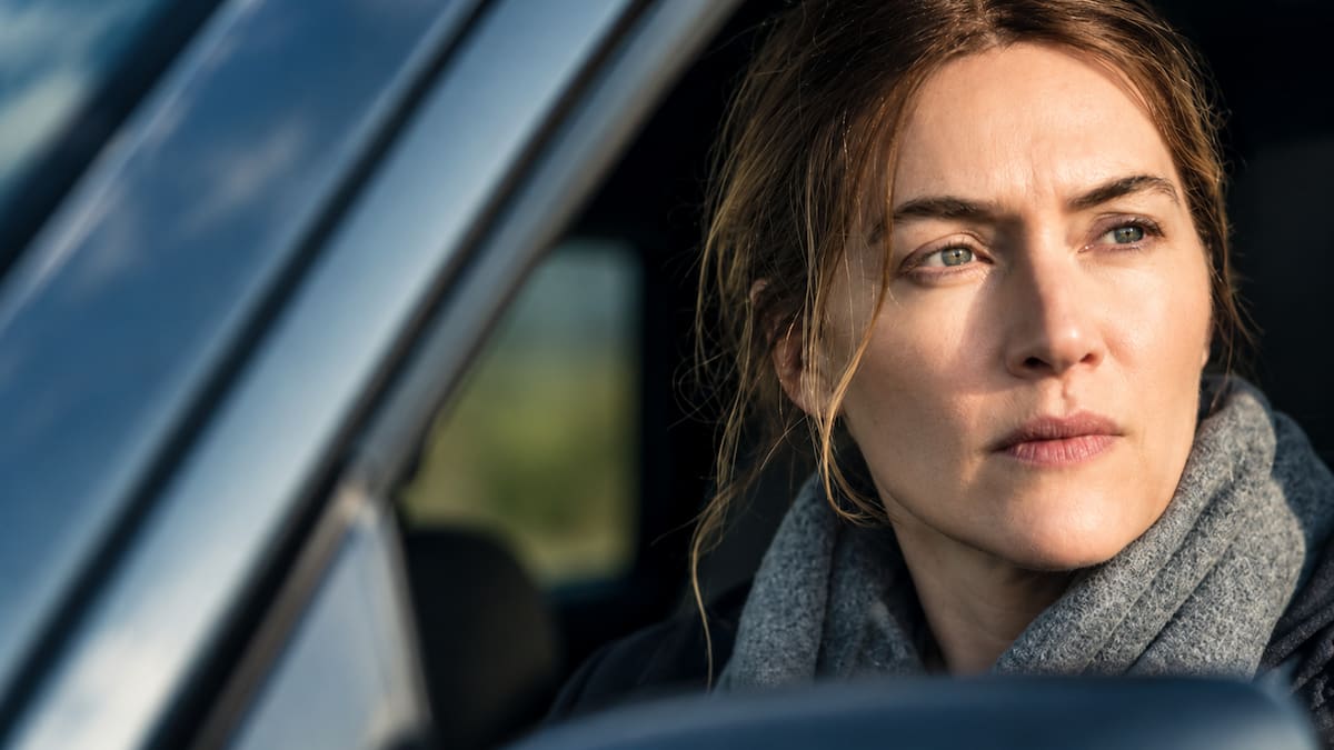 Está en HBO Max: la miniserie policial protagonizada por Kate Winslet que es perfecta para una noche de luna llena