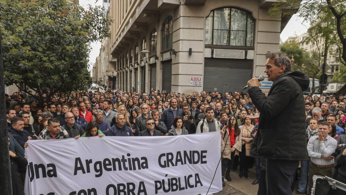Katopodis realizó la primera asamblea con trabajadores administrativos del Ministerio de Obras Públicas, que continuará en todo el país