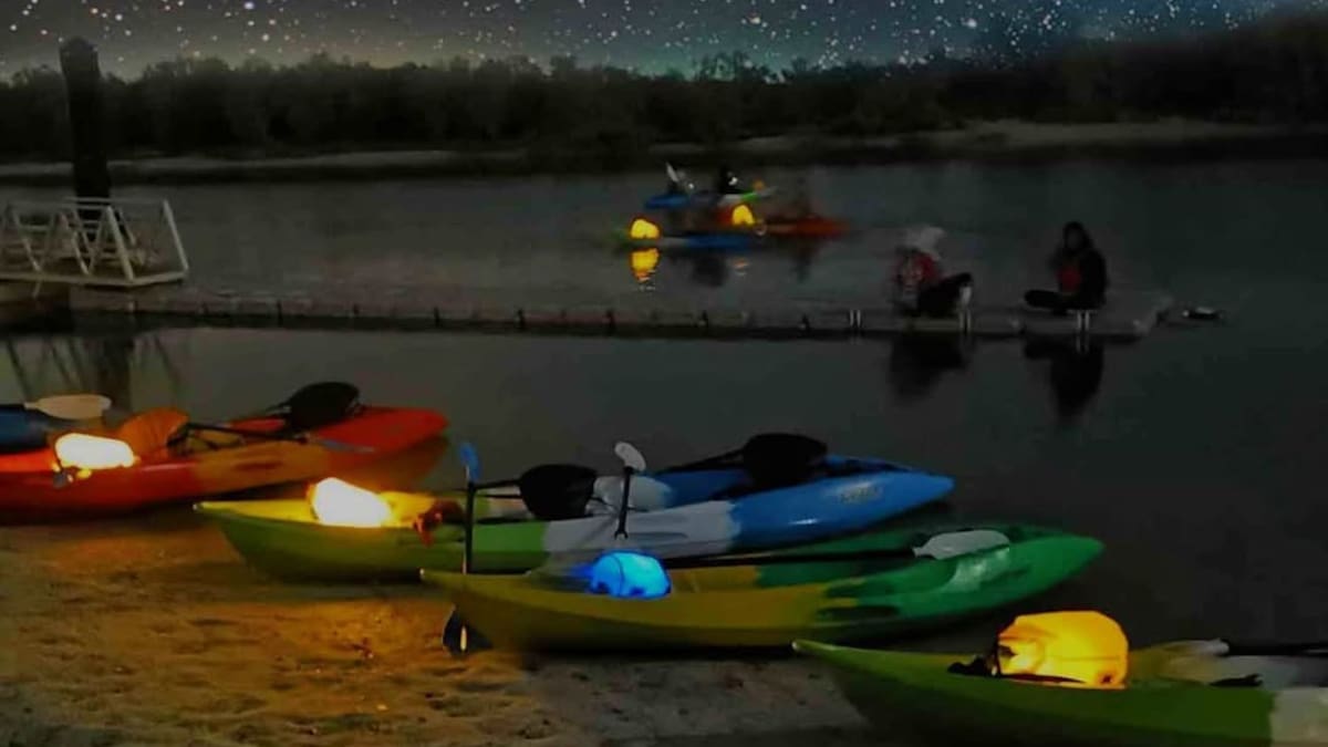 Kayak a la luz de la luna