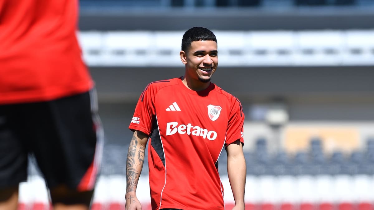 Kendry Páez en el entrenamiento de River.