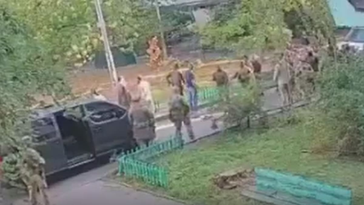 Tiroteo entre agentes secretos y militares ucranianos en Kiev: hubo tres heridos, varios detenidos y desató la furia de Zelenski