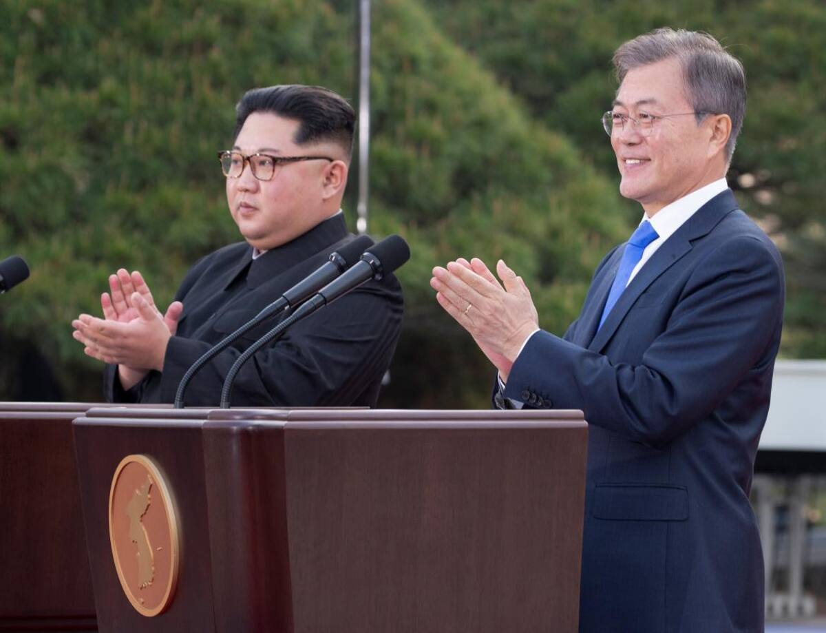 Kim Jong Un junto a Moon Jae-in - Corea del Norte y Corea del Sur (Reuters)