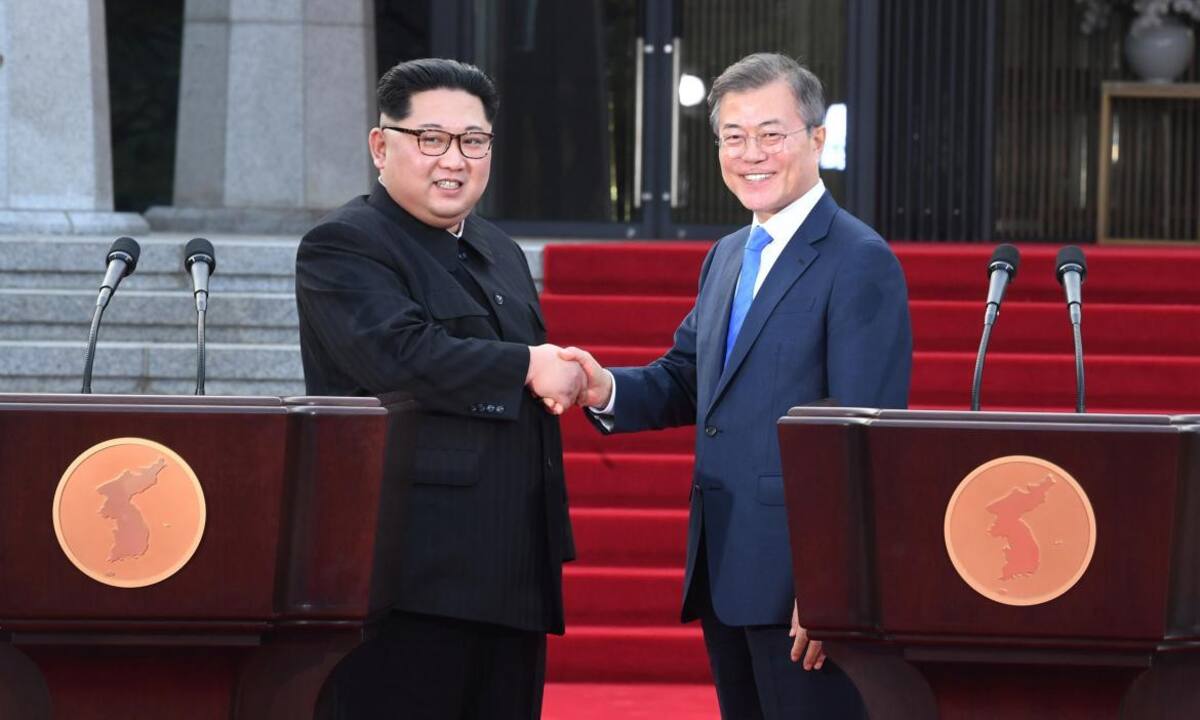 Kim Jong Un junto a Moon Jae-in - Corea del Norte y Corea del Sur (Reuters)