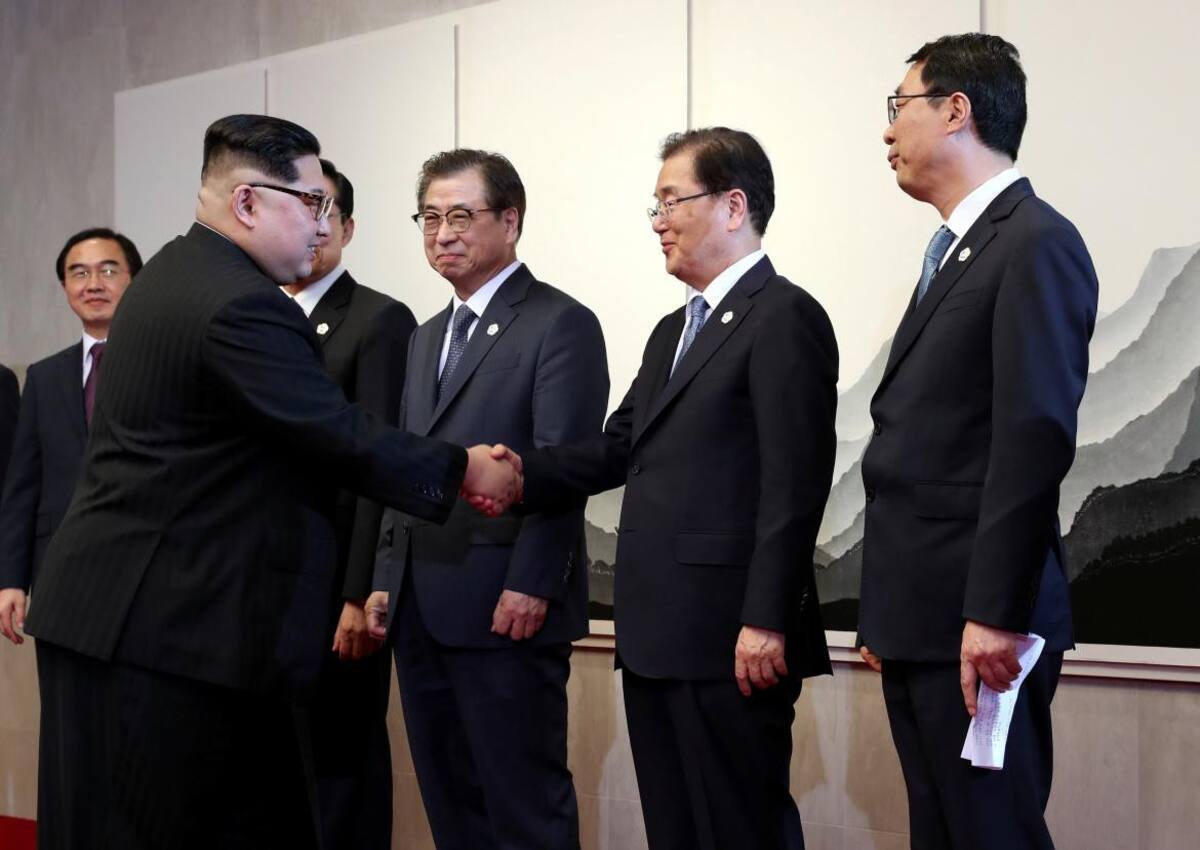 Kim Jong Un junto a Moon Jae-in - Corea del Norte y Corea del Sur (Reuters)