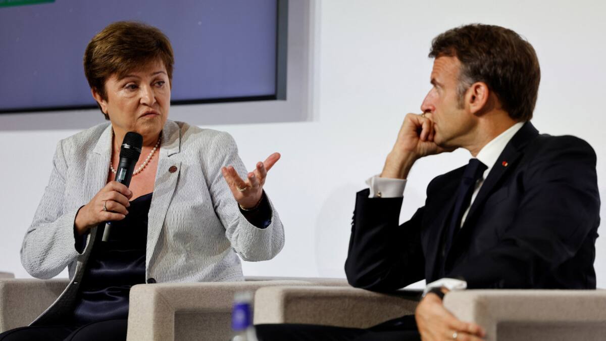 Kristalina Georgieva y Emmanuel Macron, Foro Económico Mundial. Foto: Reuters.