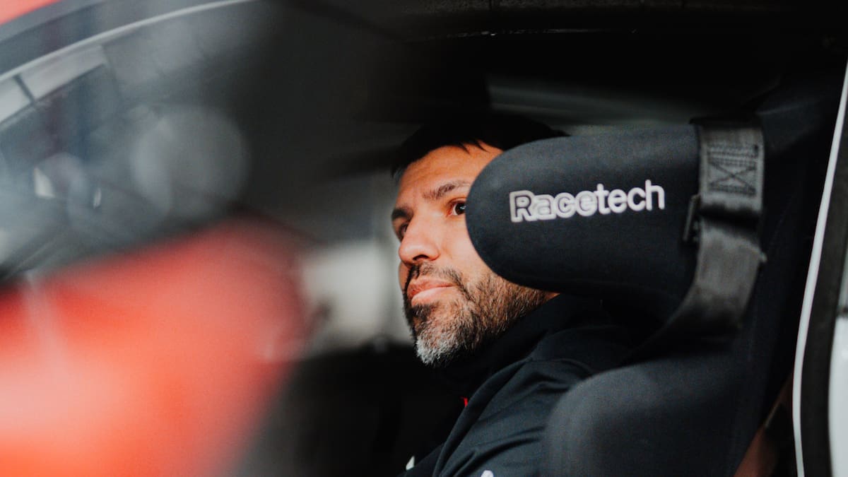 Kun Agüero debutará en el automovilismo. Foto: x @PorscheFormulaE.