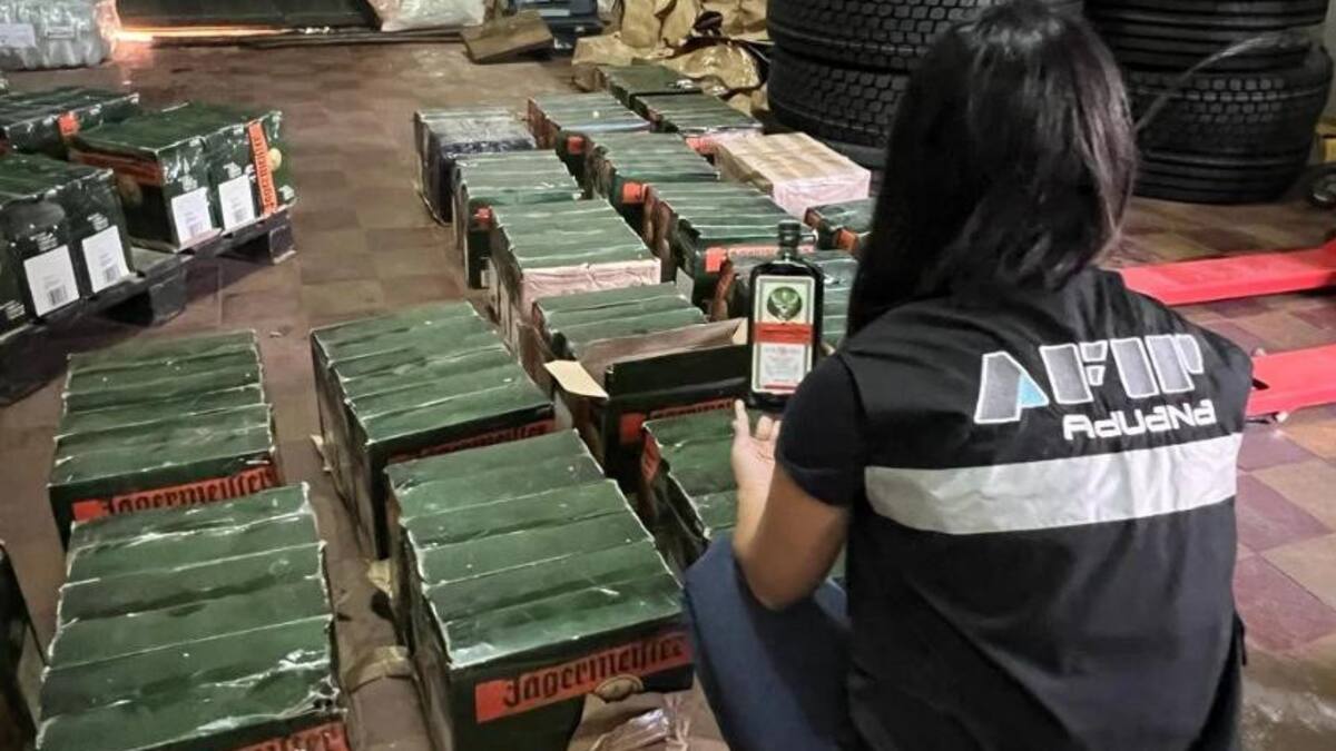 La Aduana detectó contrabando de botellas de licor de alto valor. Foto: NA