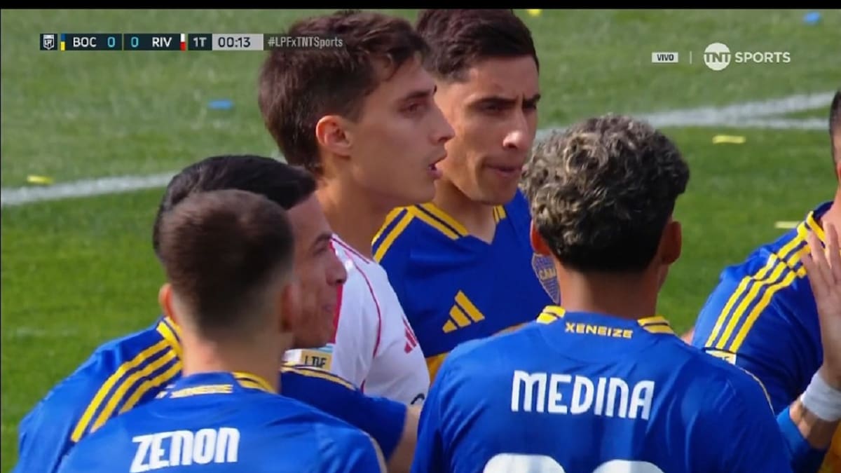 La amonestación de Gattoni en el Superclásico. Foto: captura