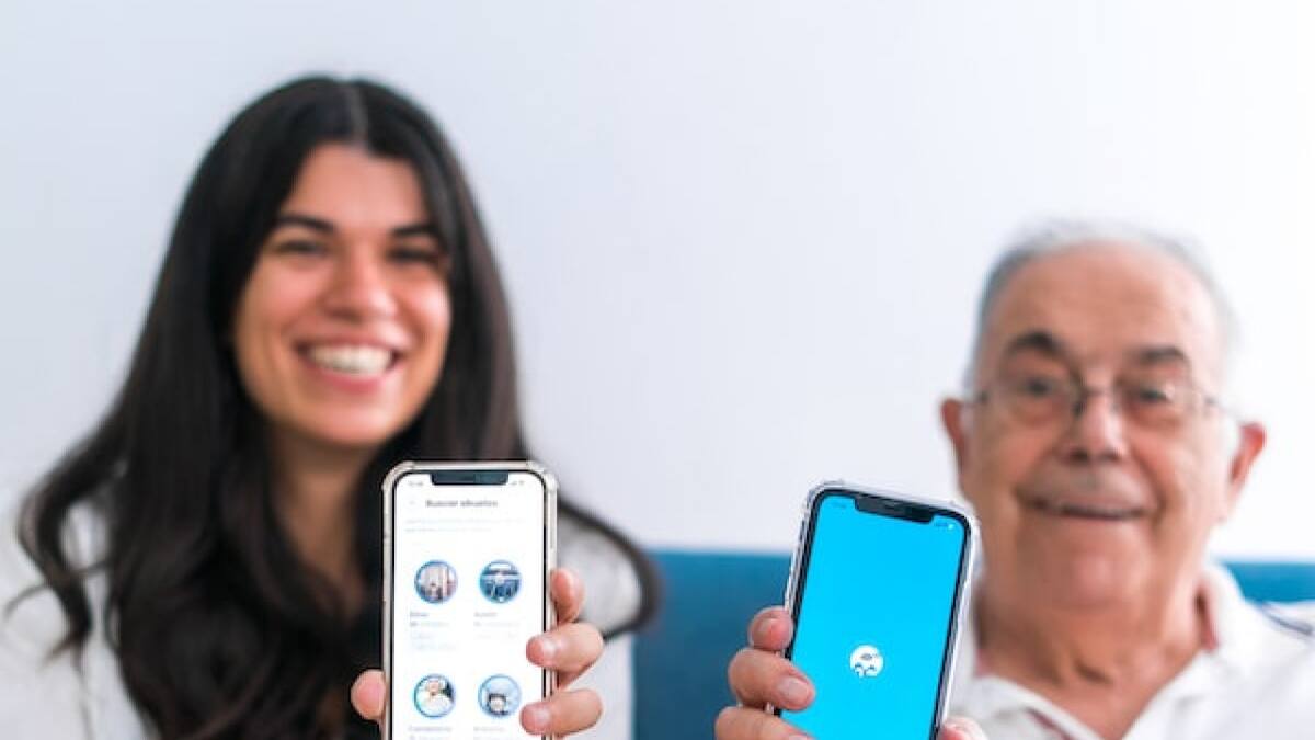 La aplicación furor en España. Foto: AdoptaUnAbuelo.org