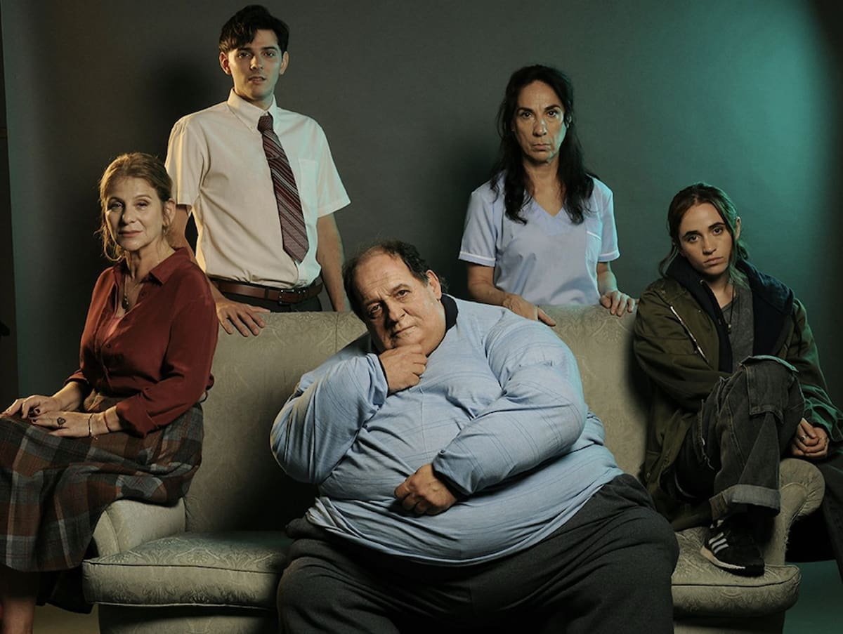 La Ballena llega al teatro con Julio Chávez, Emilia Mazer, Laura Oliva y gran elenco. Foto: Rimas Producciones
