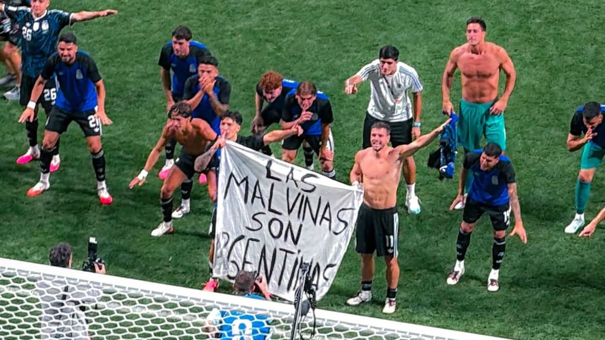Reino Unido pidió a la FIFA investigar a la Selección Argentina por la bandera de Malvinas tras vencer a Inglaterra