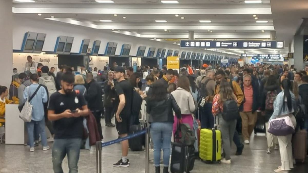 La bronca de los pasajeros. Foto: NA.