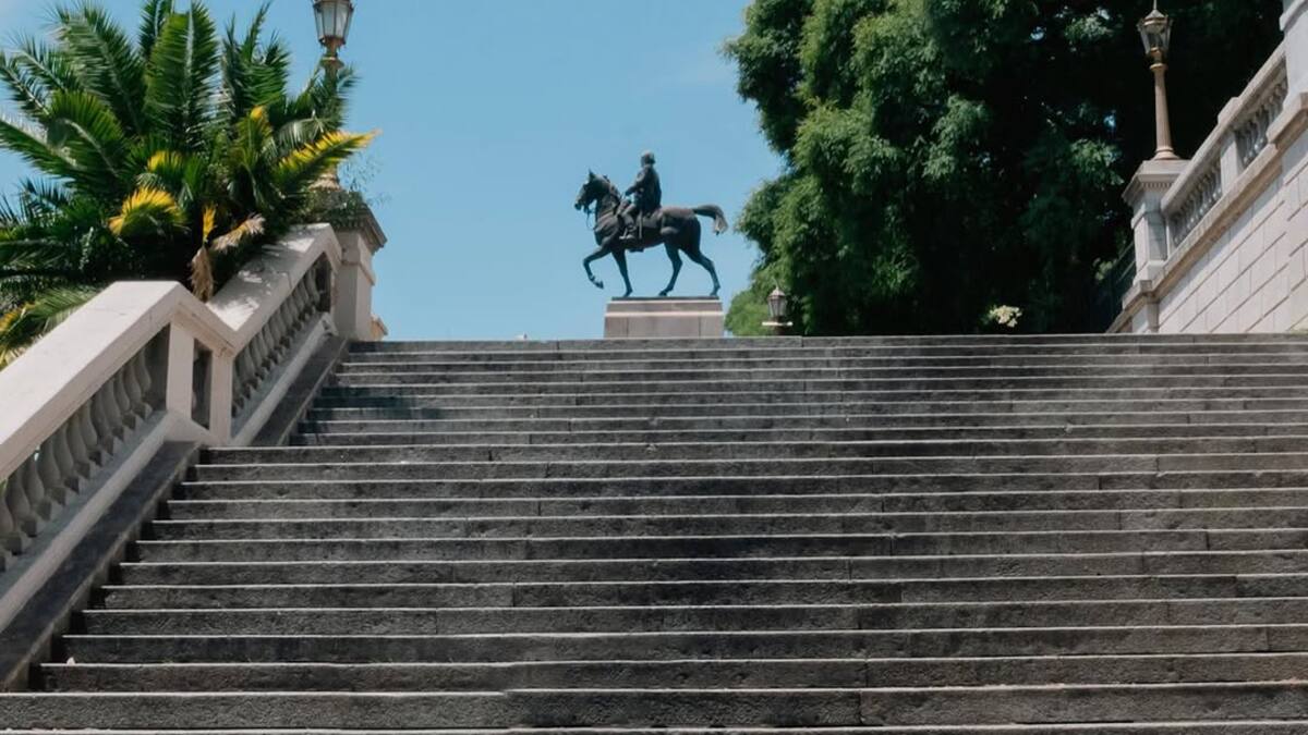 Está rodeada de antiguas construcciones que alguna vez formaron parte de una histórica quinta familiar.