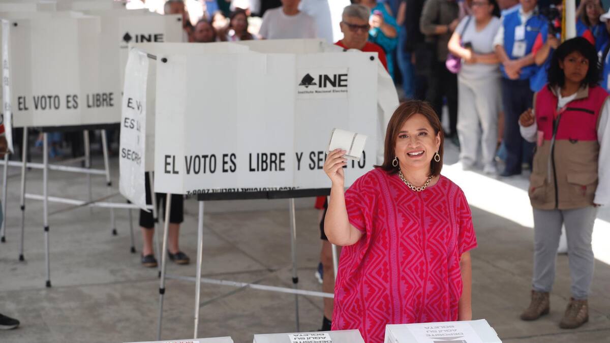 La candidata opositora a la Presidencia de México Xóchitl Galvez vota en las elecciones generales mexicanas. EFE