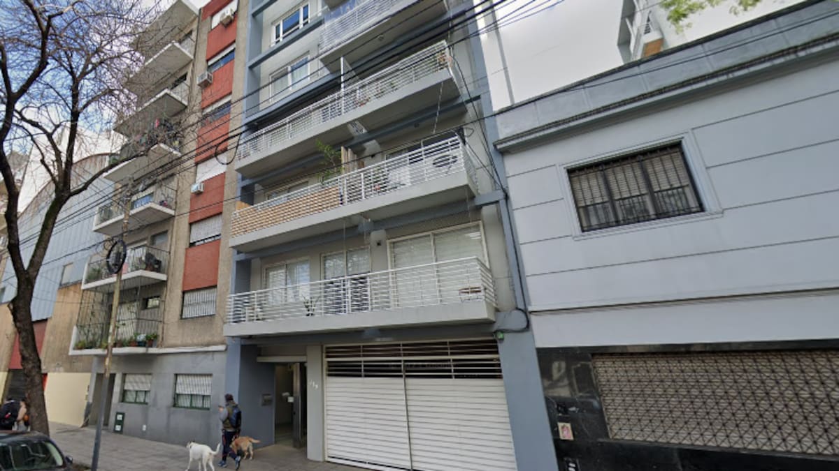La casa en la que vivían la madre y el hijo hallados sin vida.