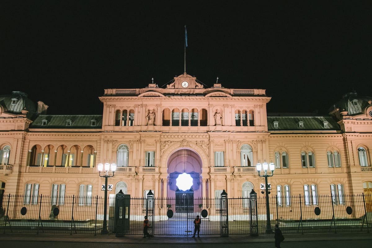 La Casa Rosada de noche