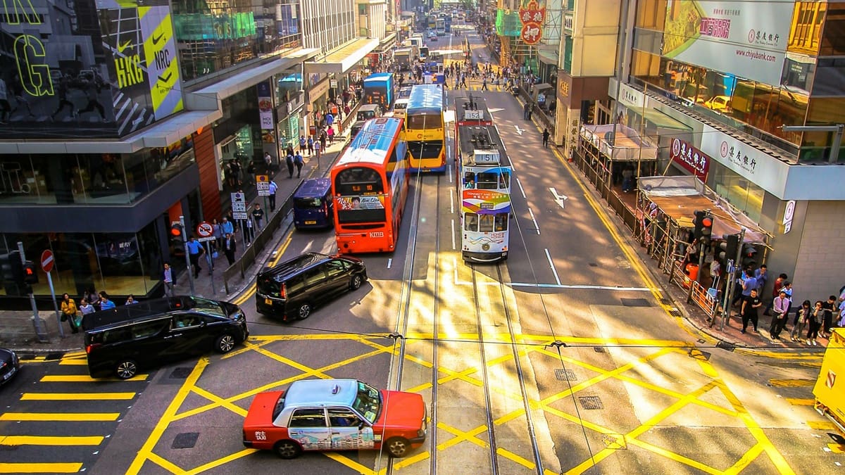 La ciudad futurista de China donde el 98% de los vecinos ama su red de trenes y colectivos