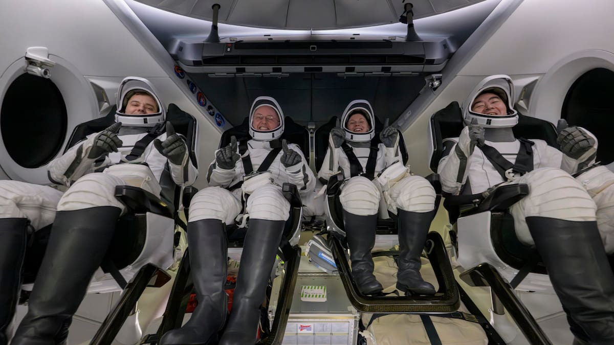 La Crew-11, que regresó por la enfermedad de un astronauta, amerizó con éxito en el océano