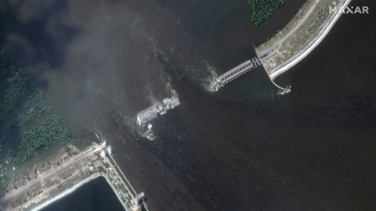 La destrucción de la represa hidroeléctrica de Kajovka. Foto: Reuters.