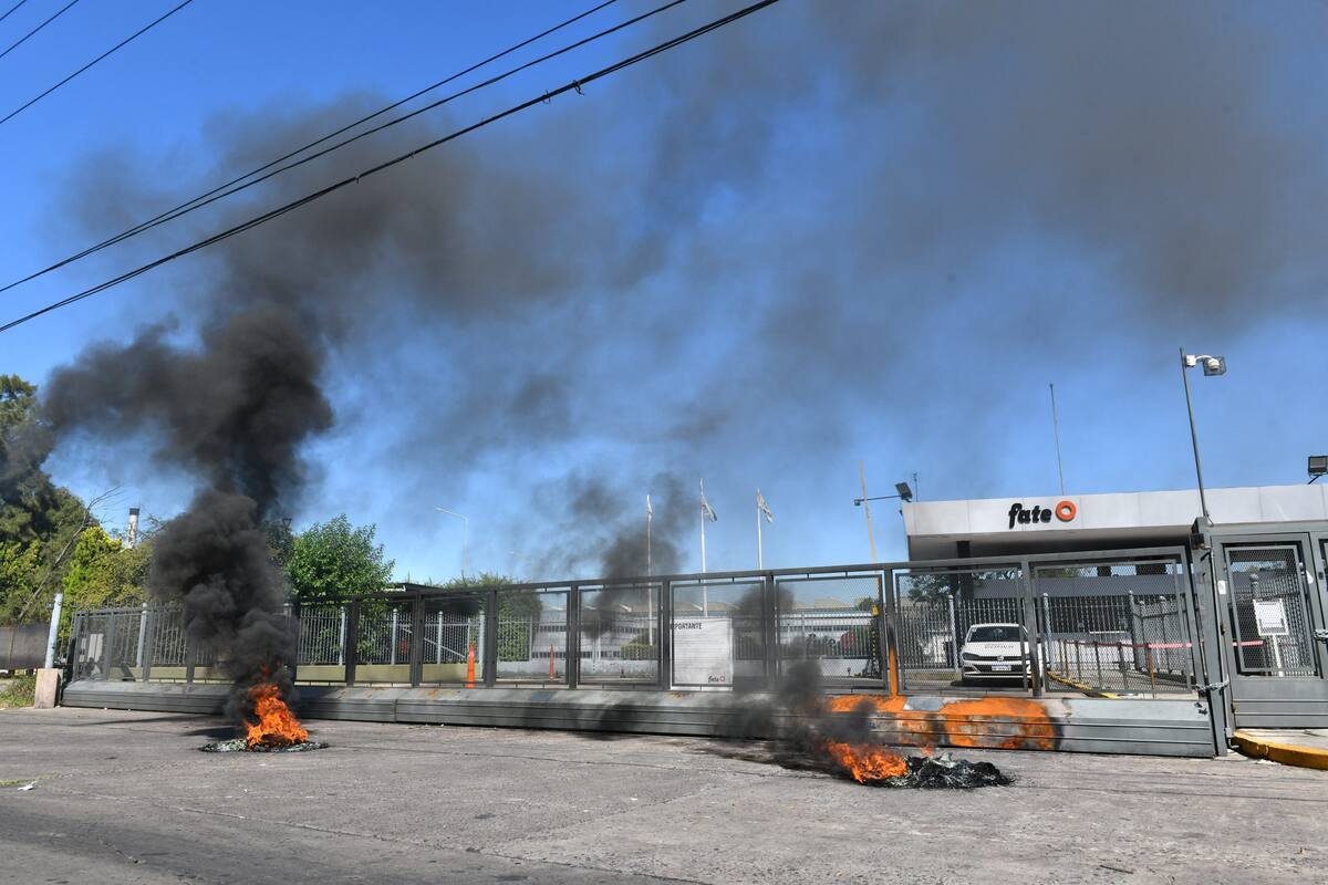 La empresa Fate anunció su cierre y despidió a 920 empleados