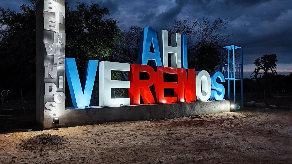 La entrada al pueblo "Ahí Veremos" en Santiago del Estero.