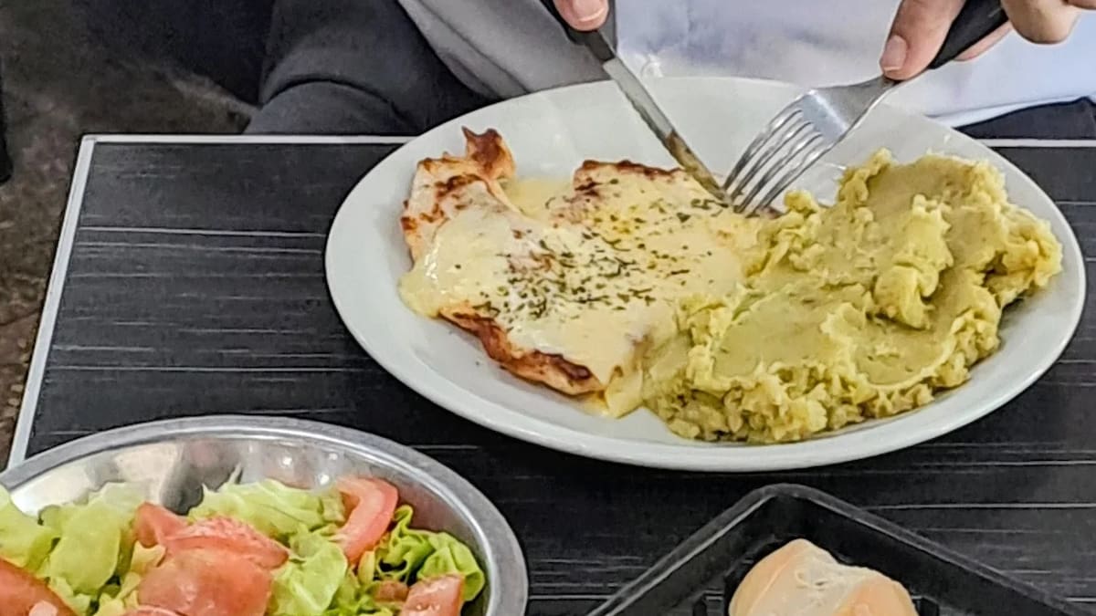 Comida casera y postres clásicos: el bodegón escondido de CABA con “precios irresistibles” que se disfruta en familia o con amigos