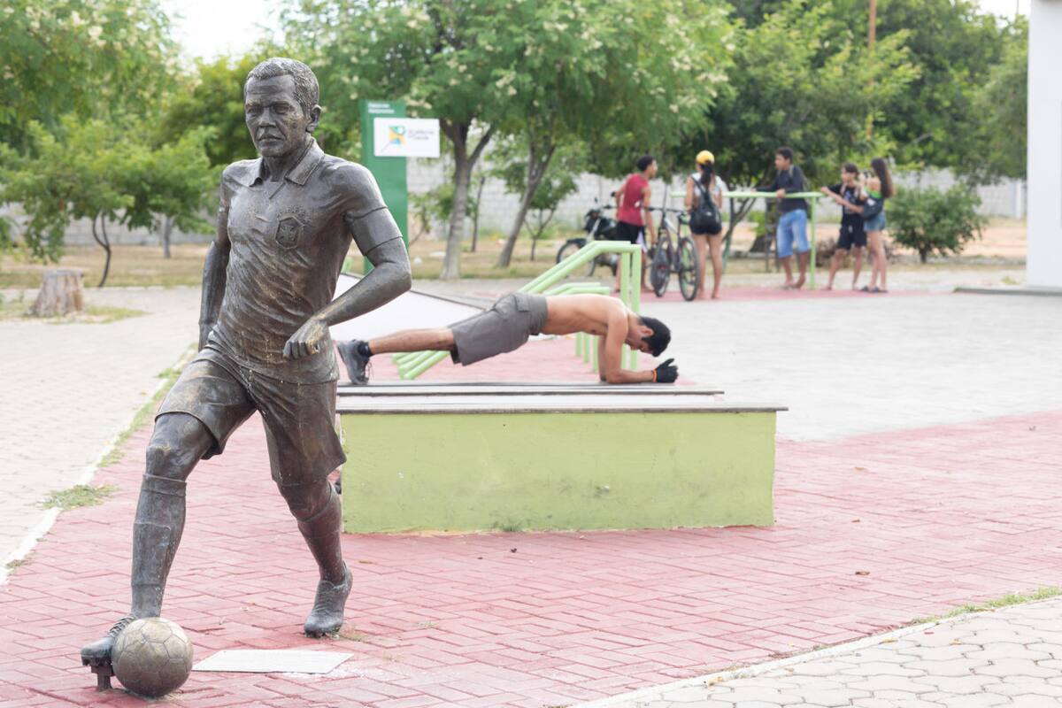 La estatua de Dani Alves en Juazeiro. Foto: EFE.