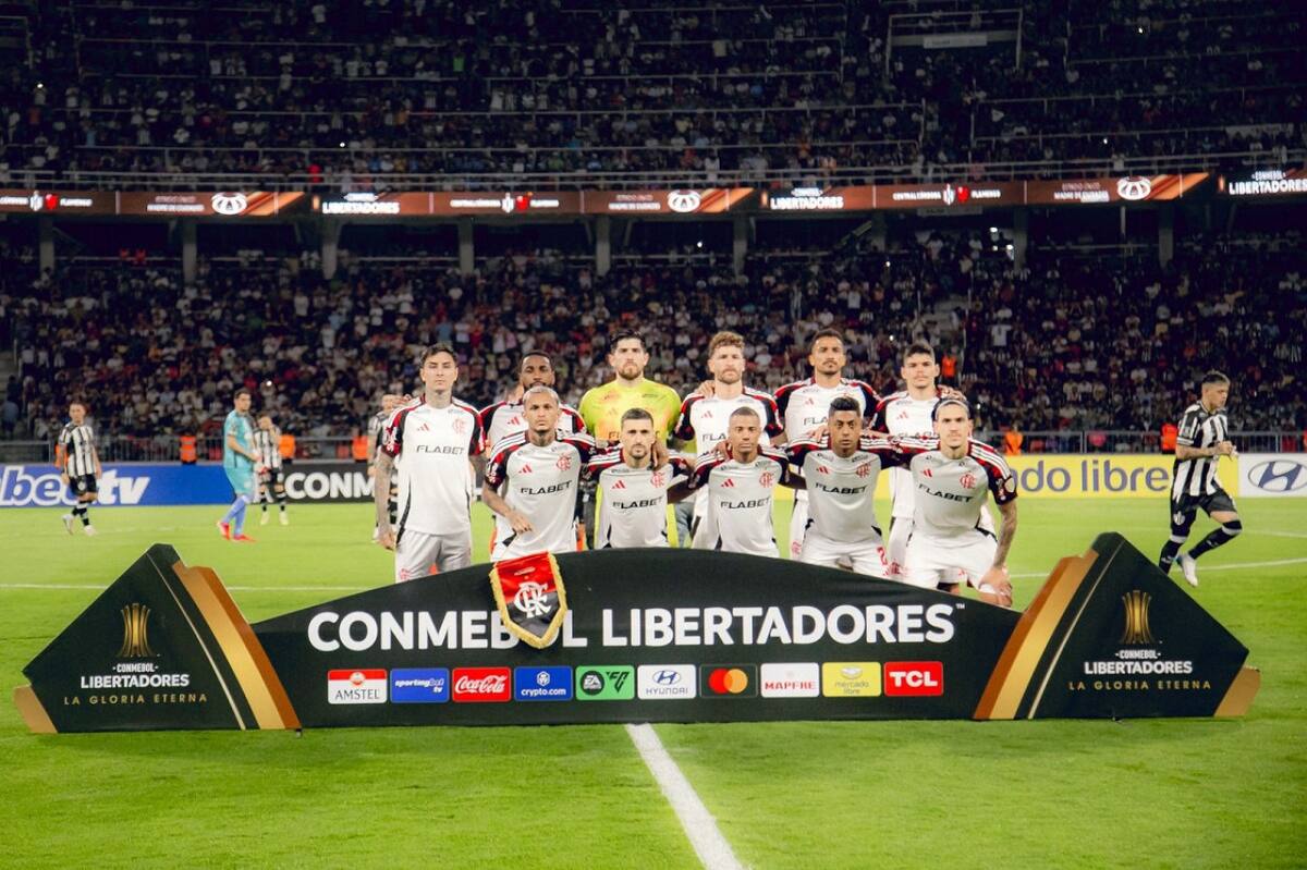 La formación de Flamengo ante Central Córdoba (SdE). Foto: X @Flamengo