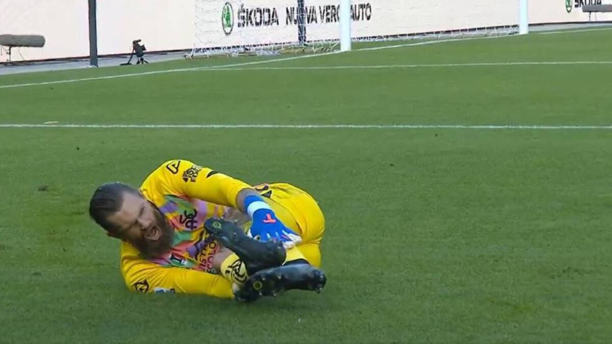 La grave lesión del arquero de Polonia, Bartlomiej Dragowski. Foto: captura de pantalla.