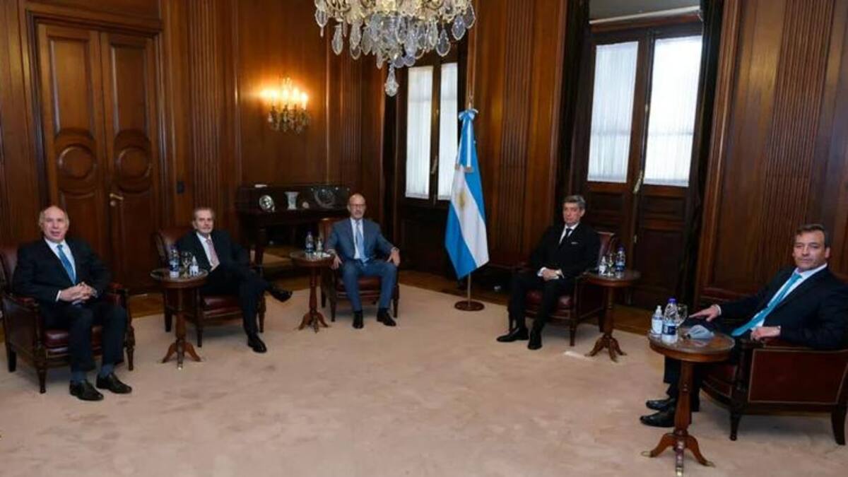 La imagen del encuentro entre Soria y los integrantes de la Corte Suprema en el Palacio de Justicia, foto @MartinSoria_