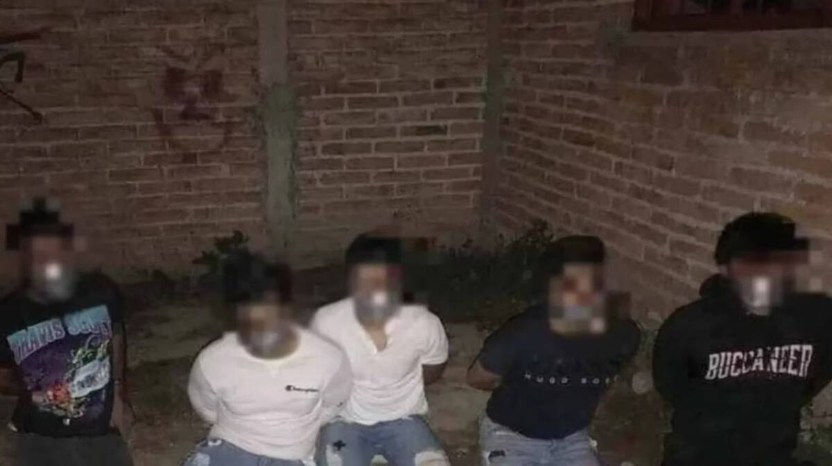 La imagen que se viralizó en las redes sociales de los cinco jóvenes mexicanos secuestrados. Foto: Gentileza El Universal.