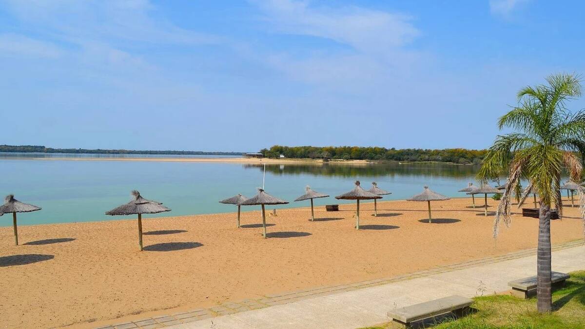 Una isla paradisíaca, un faro único y en un entorno natural impactante: el destino perfecto para disfrutar en familia