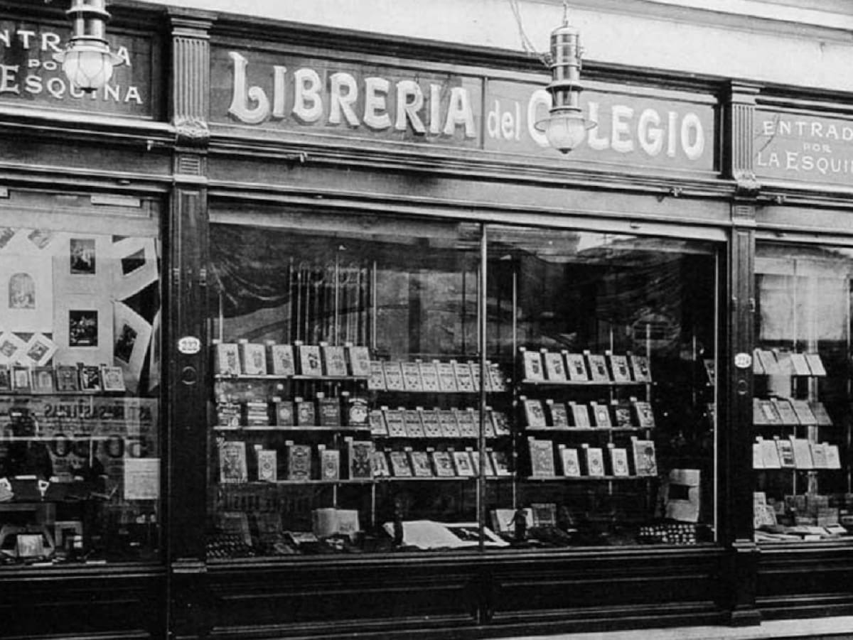 La librería era llama "Del Colegio"