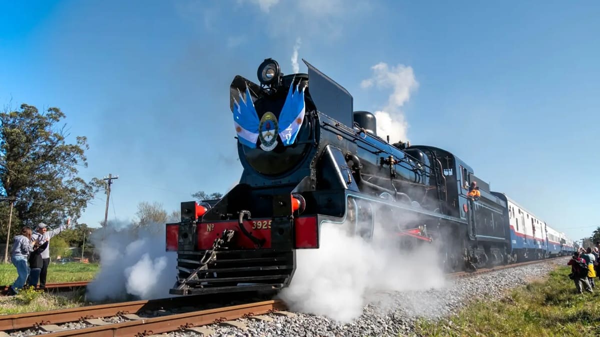 Rescatada por voluntarios del Ferroclub Argentino, la histórica máquina a vapor alcanzó velocidades superiores a los 100 km/h. Su regreso incluyó un viaje a Mar del Plata para celebrar los 140 años de la llegada del primer tren a la ciudad.