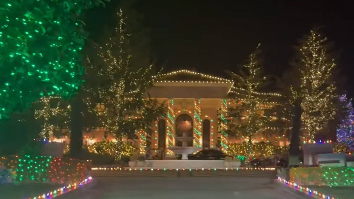 Video: Jamie Foxx mostró la impresionante decoración navideña de su casa y se volvió viral