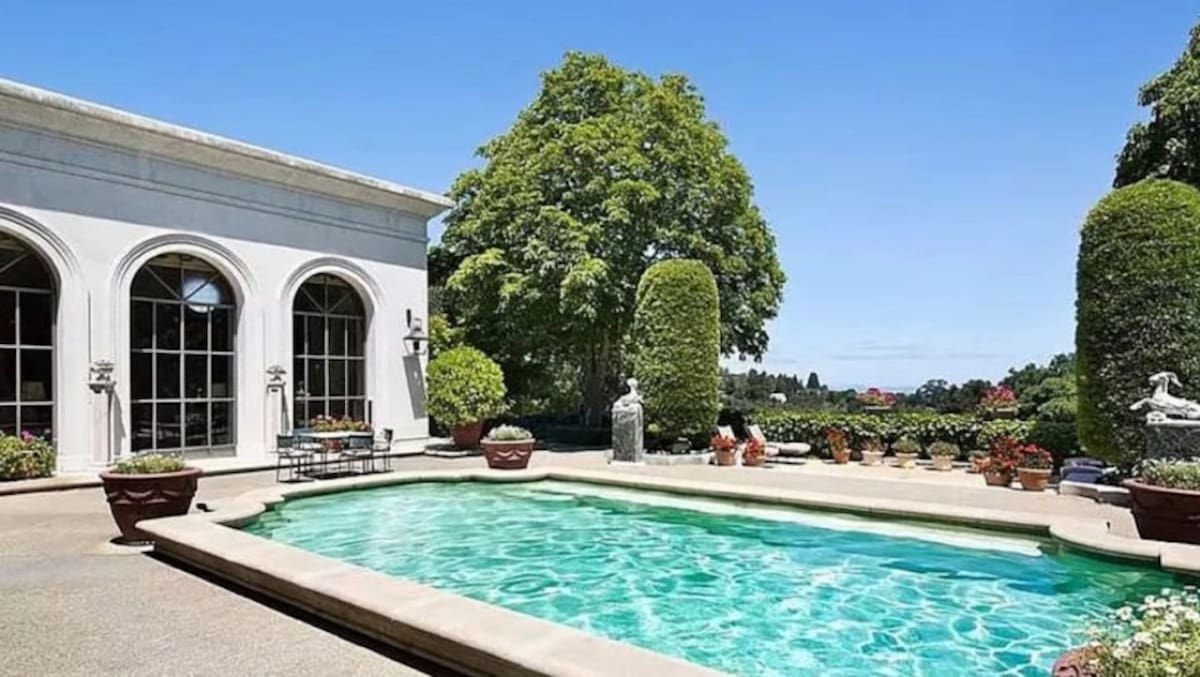 La lujosa mansión que tiene en venta Elon Musk. Foto: Gentileza realtor.com.