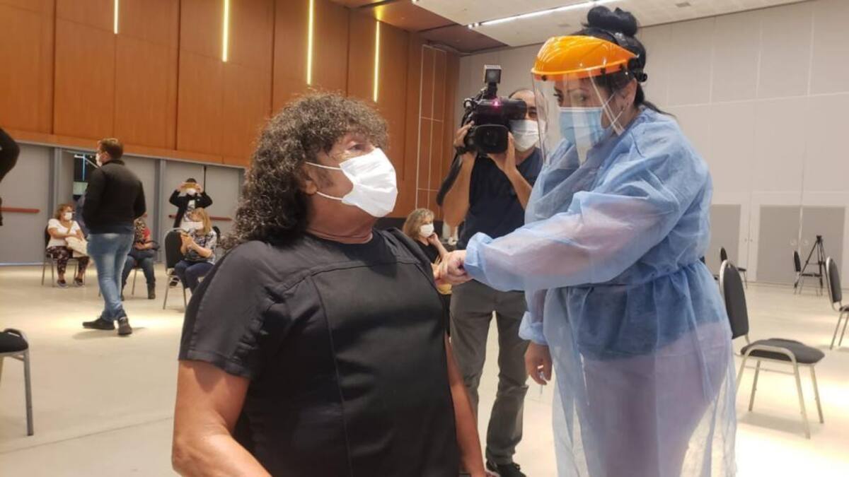 La "Mona" Jiménez vacunado contra la Sputnik V