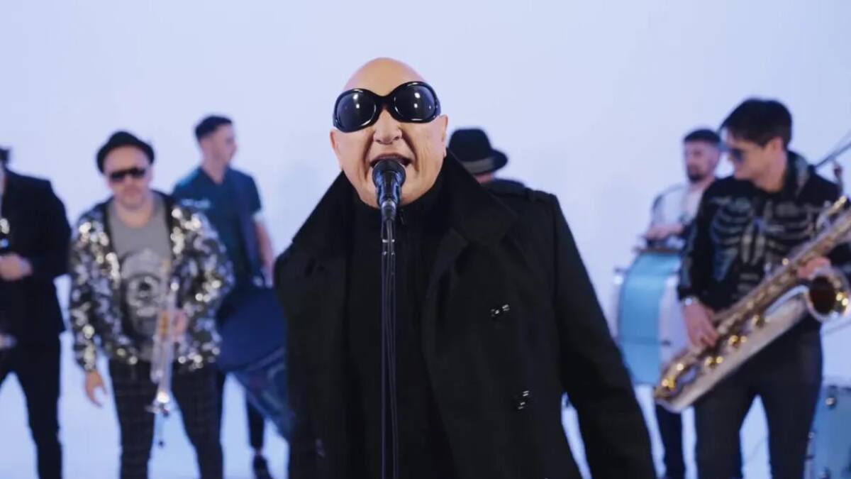 La Mosca interpretando el hit "Muchachos". Foto: captura video YouTube